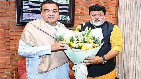 नागपूर : मंत्री नितीन गडकरी यांची उद्योगमंत्री उदय सामंत यांनी भेट घेतली.