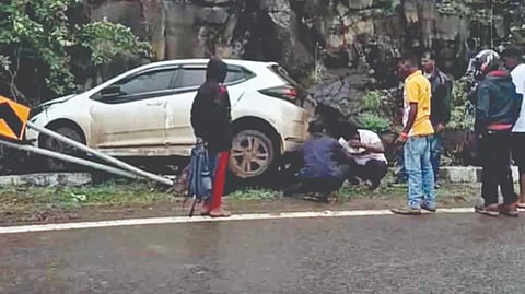 Satara Landslide: ताथवडे घाटात दरड कोसळून बारामतीचा तरुण ठार