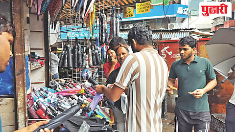 Mumbai monsoon shopping