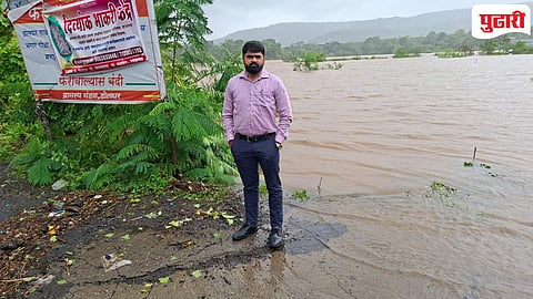 शासकिय अधिकाऱ्यांनी पूरस्थितीची पाहणी केली.