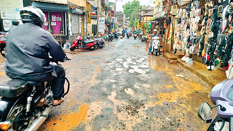 Belgaum Rain: 'खडे' बाजार नव्हे, 'खड्डे' बाजार!
