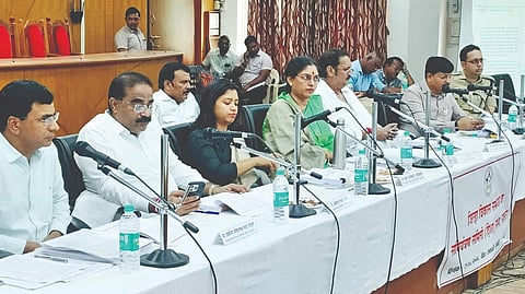 Satara News: महामार्गाच्या कामावरून अधिकारी फैलावर; स्मार्ट मीटरला सदस्यांचा विरोध