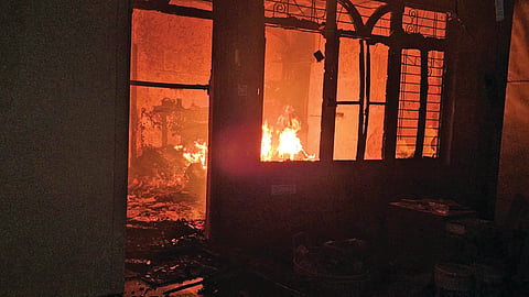 Jamkhandi Fire: जमखंडीत इमारतीला भीषण आग