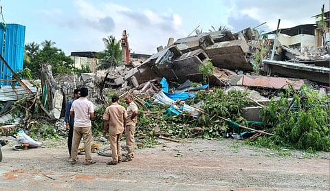 Kalyan Building Collapse: कल्याणमध्ये री-डेव्हलपमेंटच्या पाडकामावेळी इमारत कोसळली; 'विनायक दर्शन'चा थरारक व्हिडिओ व्हायरल