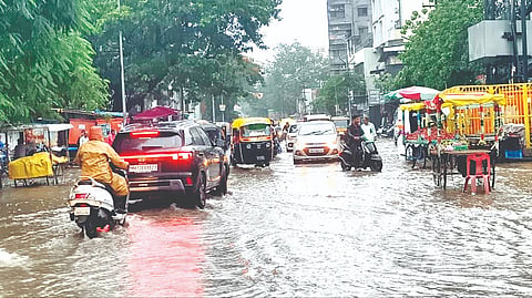 Solapur Rain: नभ उतरू आलं... सोलापुरात पावसाची हजेरी; नागरिक सुखावले
