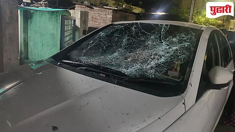 हल्लेखोरांनी कारचे केलेले नुकसान