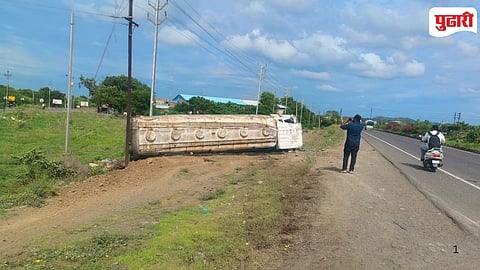 Jalgaon Container Overturns