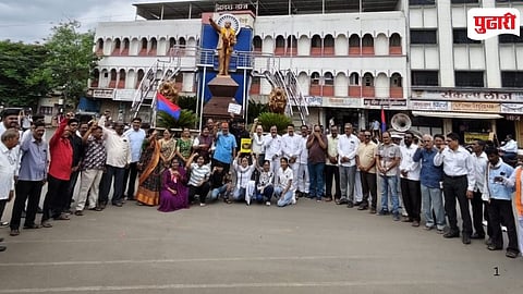 धुळे शहरात विविध सामाजिक, विद्यार्थी आणि राजकीय संघटनांनी निदर्शने करत केंद्र सरकारविरोधात घोषणाबाजी केली