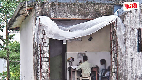 Public Toilet Living Family