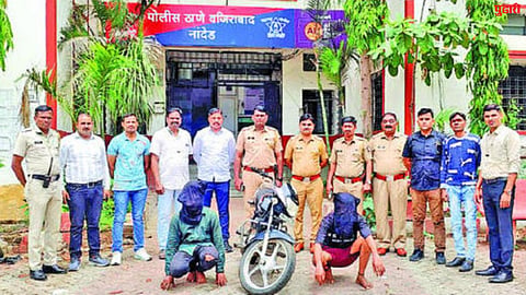 पादचाऱ्याला लुटणारे दोघे जेरबंद