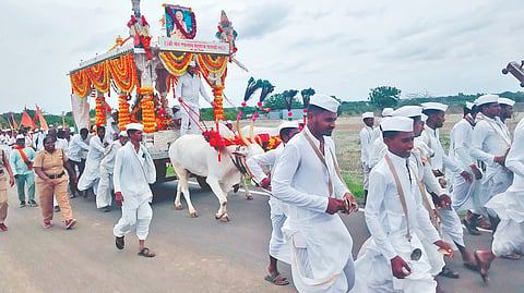Ashadhi Wari: लऊळमध्ये संत एकनाथ महाराज पालखीचे स्वागत