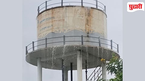 water tank leakage herwad : हेरवाडमध्ये पाण्याच्या टाकीतून हजारो लिटर पाणी गळतीने वाया