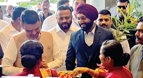 CM Devendra Fadnavis: सुरवडीत मुख्यमंत्री देवेंद्र फडणवीसांची धावती भेट ; स्थानिक लोकप्रतिनिधींशी साधला संवाद