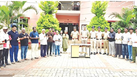 Belgaum Mobile Theft: हरवलेले ४६ मोबाईल मूळ मालकांना परत