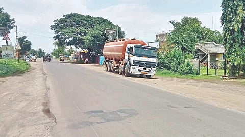 Satara News: शामगाव घाटात ओतले विषारी केमिकल