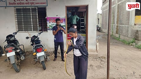 Shirol Girl Rescues Snake