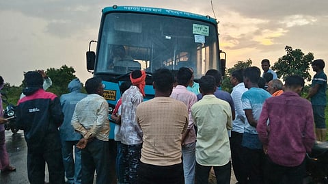 बसवरील ड्रायव्हर मद्यधुंद अवस्थेत, विद्यार्थिनीच्या जीवाशी खेळ