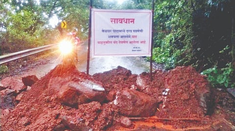 Kelghar Ghat: केळघर घाटातील वाहतूक बंदच