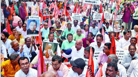 पणजी बसस्थानकाकडून मराठी राजभाषा निर्धार समितीने विधानसभेवर काढलेल्या मोर्चात सहभागी मराठीप्रेमी. (छाया : समीर नार्वेकर)