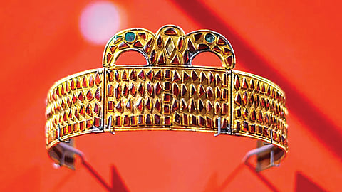 Ancient Gold Crown |