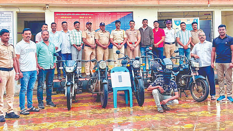 Satara Crime: अट्टल चोरट्याकडून चार दुचाकींसह ५ लाखांचा मुद्देमाल जप्त