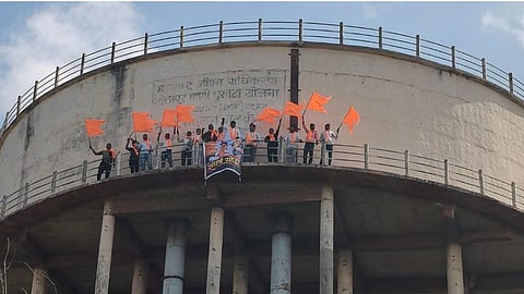 Sholay style protest for Manoj Jarange Patil