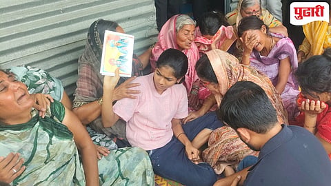 खासापुरी (जि. धाराशिव) : प्रथमेश देशमुख याच्या कुटुंबियांचे सांत्वन करताना अभिजित दीपके.