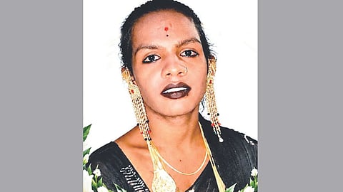 Solapur News : तृतीयपंथीयाने स्मशानभूमीत गळफास घेऊन जीवन संपवले
