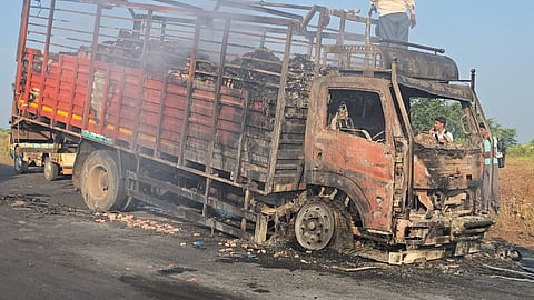nashik truck burning news