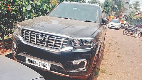 करवीर पोलिसांनी जप्त केलेली मोटार.
