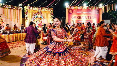 Solapur Garba Dandiya Events : गरबा, दांडिया कार्यक्रमात मुस्लिमांना प्रवेश देऊ नका