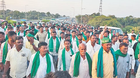 Sugarcane Farmers Protest : शेतकरी आंदोलन ३१ तासांनंतर स्थगित
