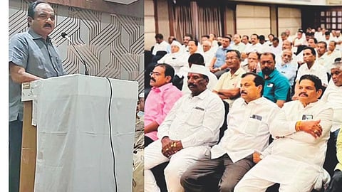 राष्ट्रवादी काँग्रेसच्या मेळाव्यात बोलताना ना. मकरंद पाटील, व्यासपीठावर खा. नितीन पाटील, बाळासाहेब साोळस्कर व इतर. समोर उपस्थित पदाधिकारी व कार्यकर्ते. (छाया : देवराज कामाठी)