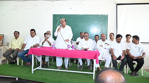 K.P.Patil : पुणे पदवीधर, शिक्षक मतदारसंघांत महायुतीच्या उमेदवारांना विजयी करा : माजी आमदार के. पी. पाटील