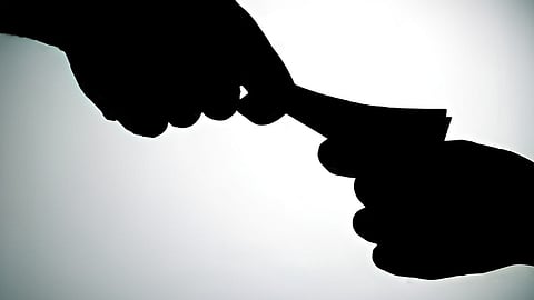 Nanded Talathi bribe arrest- मृत पत्नीच्या नावावरील शेतजमीन नावावर करण्यासाठी मागितली लाच, रंगेहात पकडला तलाठी