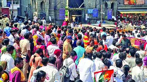 Tuljapur News : कोजागरीनिमित्त तुळजापुरात लाखो भाविकांची गर्दी