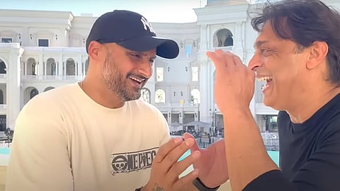 Shoaib Akhtar - Harbhajan Singh