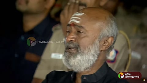 விஜயகாந்த் உடலை கண்டு கலங்கி நின்ற எம்.எஸ்.பாஸ்கர்