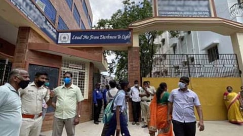 வெடிகுண்டு மிரட்டல் விடுக்கப்பட்ட ஒரு பள்ளி