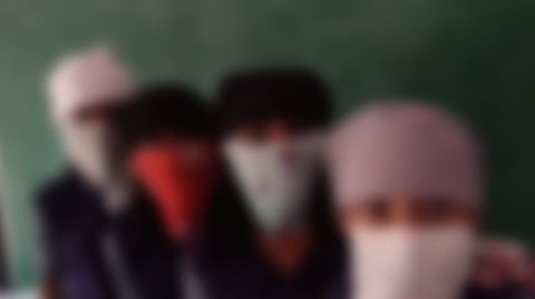 மாணவிகள்
