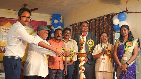 தொடக்க விழாவில்...
