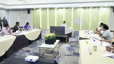 முதலமைச்சர் தலைமையில் ஆலோசனைக் கூட்டம்