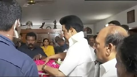 முதலமைச்சர் மு.க.ஸ்டாலின் ஈவிகேஎஸ் இளங்கோவன் உடலுக்கு அஞ்சலி