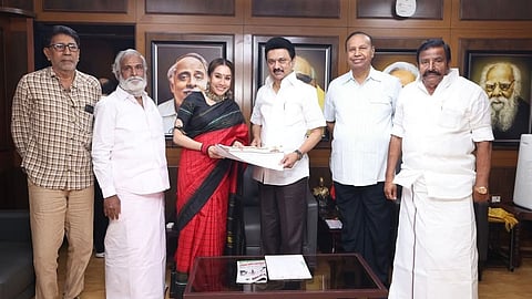 திமுகவில் இணைந்த திவ்யா சத்யராஜ்