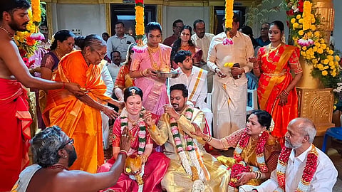 அமெரிக்க பெண்ணை காதலித்து திருமணம்