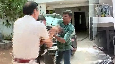 சீமான் வீட்டில் கைது செய்யப்பட்ட இருவருக்கும் ஜாமீன் வழங்கிய நீதிமன்றம்