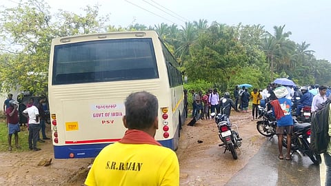 பஸ் மோதிய விபத்து