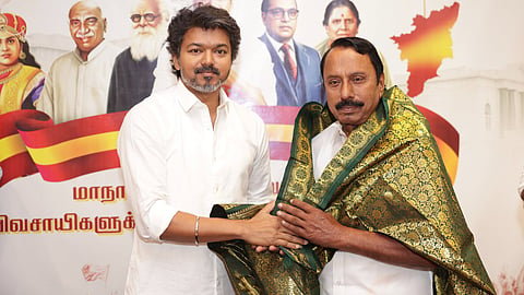 தவெக தலைவர் விஜய், செங்கோட்டையன்
