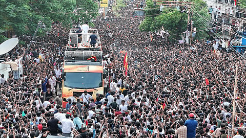 தவெக விஜய் பரப்புரை பேருந்து