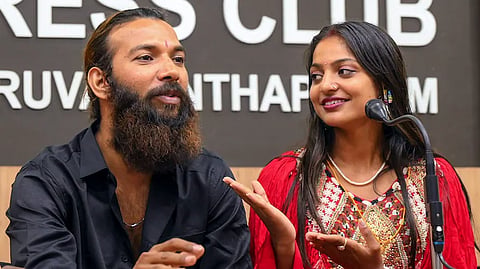 Kumbh Mela Virl Girl Monalisa Bhosle Pocso case filed against husband
